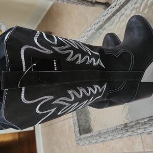 NWT Torrid Black Western-Style Embroidered Tall Shaft Heeled Boots Sz 10WW